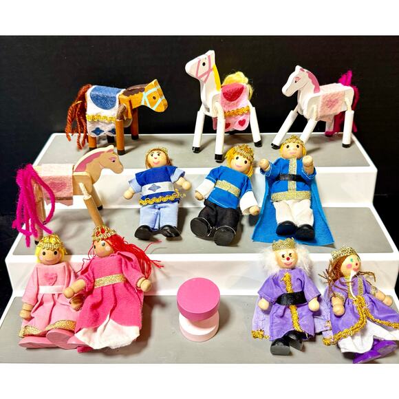 HUGE LOT Melissa & Doug ROYAL FAMILY Castle Wood Dollhouse Figures People Horses - Picture 1 of 6